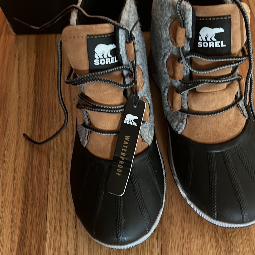 Sorel Out N About Winter Duck Boots - Brand New - 8.5